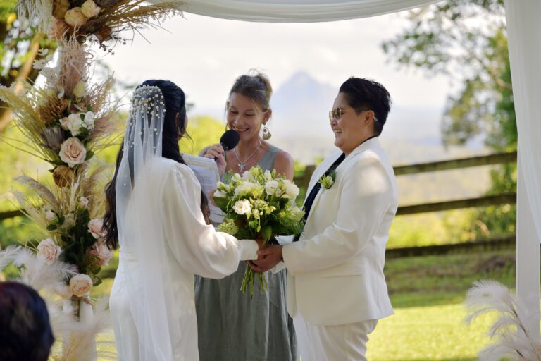celebrant Michelle at Maleny wedding