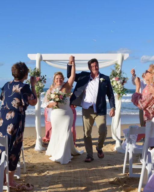 After how many years together ? Did you say 23 ? yep
This lovely lady couldn’t wait any longer ,she proposed , he accepted 🥳 it was a dream of a day on Ballinger beach , Congratulations ❤️#bigsmiles_weddings #easyelopements #love2ceremonies